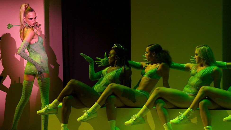 Rihanna's Fenty lingerie show praised for diversity - BBC News