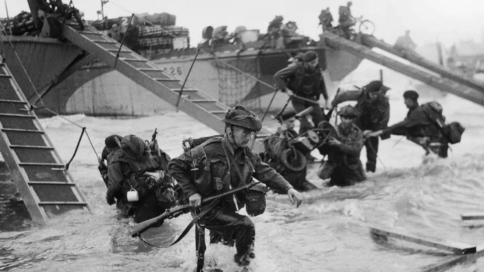 Soldiers land on the Normandy beaches