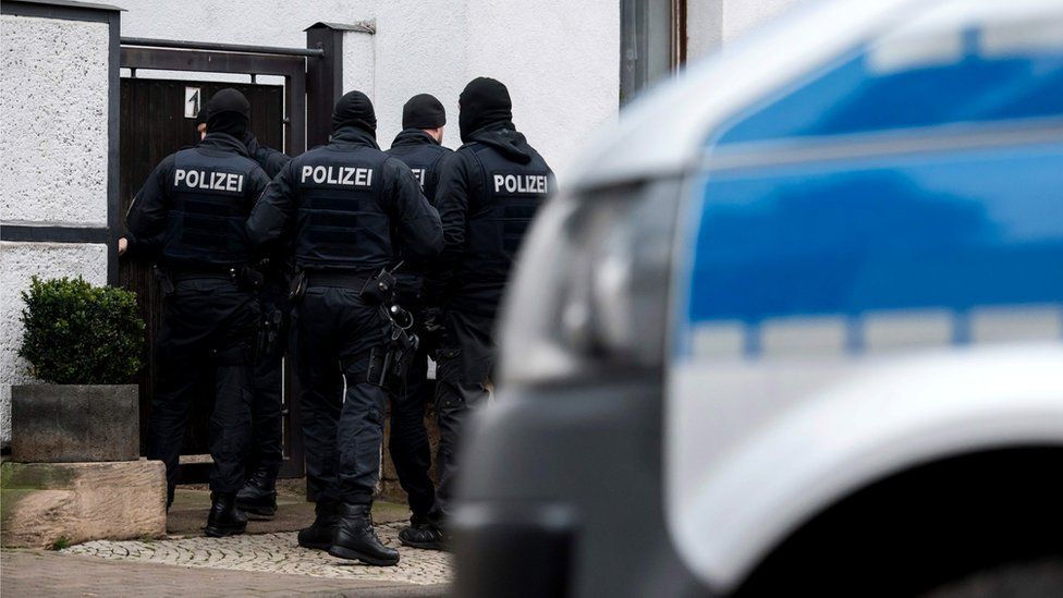 Police raid a property in the Vieselbach district of Erfurt, eastern Germany, in connection with the ban of the neo-Nazi group Combat 18, 23 January 2019