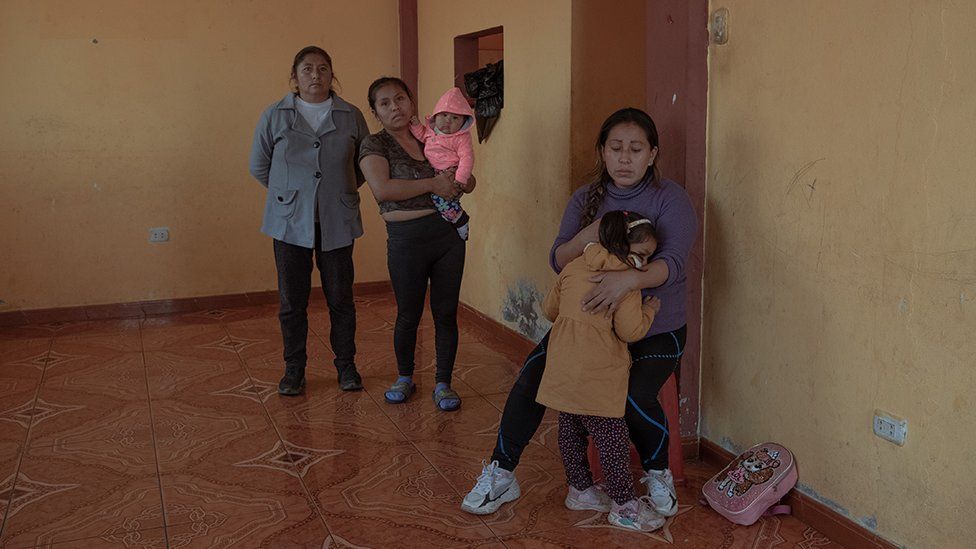 Cinthia Estrada Bolivar (31) and her 3 year old daughter, in their house accompanied by their relatives
