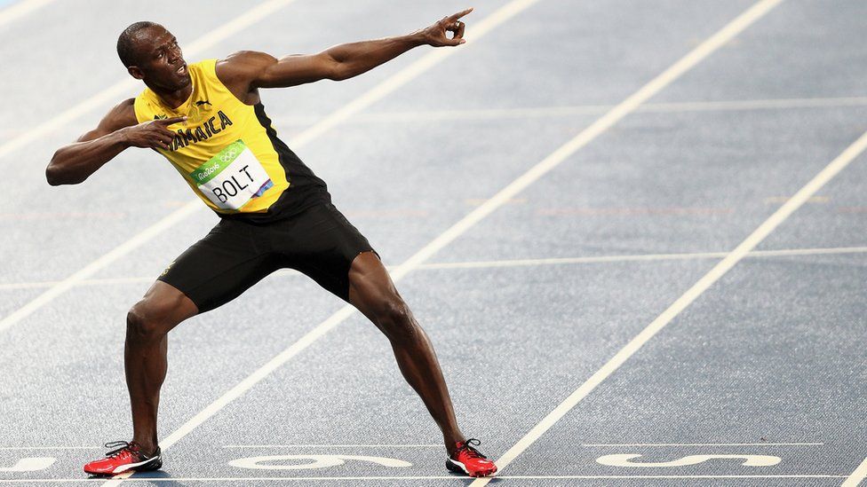 Usain Bolt performes the 'Lightning Bolt'