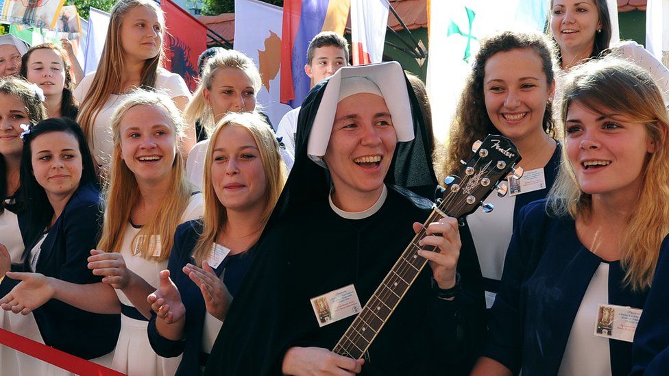 Singers greet the Pope at the Divine Mercy Sanctuary - 30 July