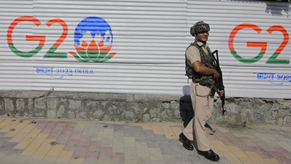 KASHMIR, INDIA - MAY 20: An Indian paramilitary soldier stands alert ahead of the G20 meeting to be held on May 22-24, in Srinagar, Kashmir, India on May 20, 2023.