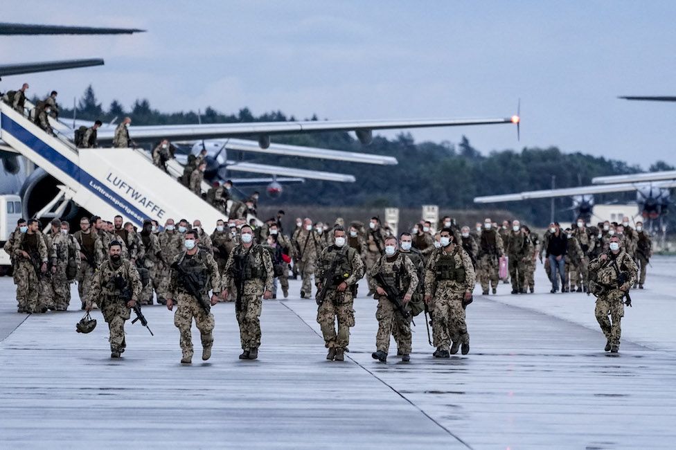 Немецкие войска возвращаются домой после вывода на прошлой неделе