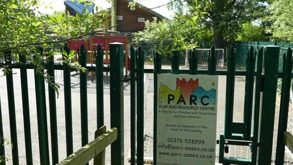 The entry gate to Parc