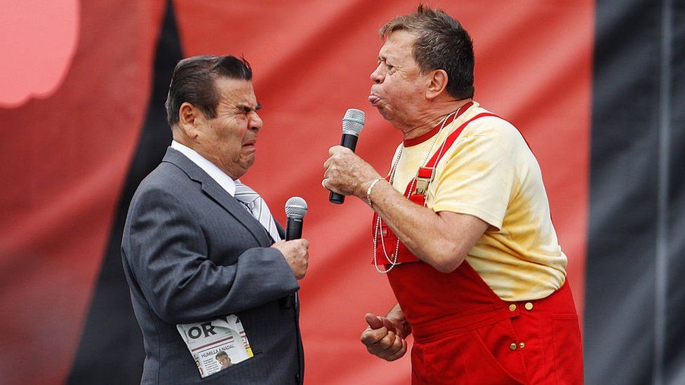 Actor Rafael Pola (L) and TV host and singer Xavier Lopez 'Chabelo' perform at a Mexican Independence Day event in 2009