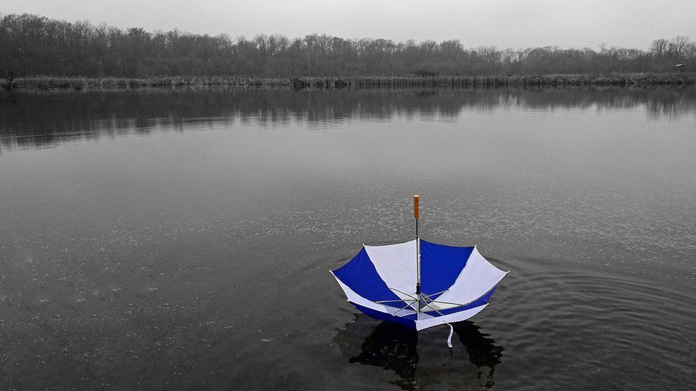 Floating umbrella