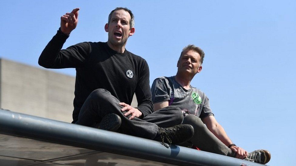 Etienne Stott and Chris Packham on top of bus stop