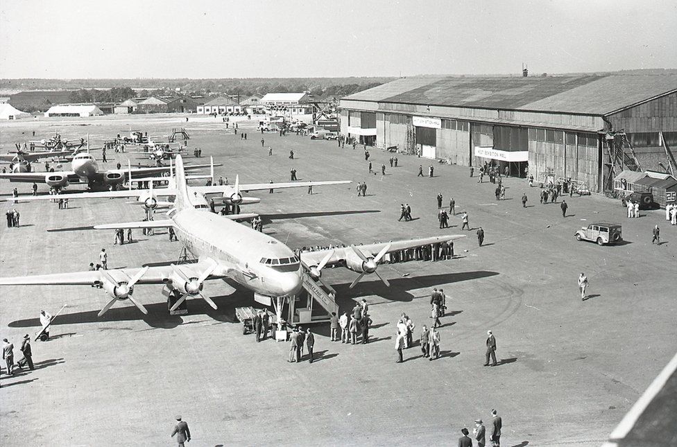 Aircraft and visitors at the 1948 Farnborough Airshow