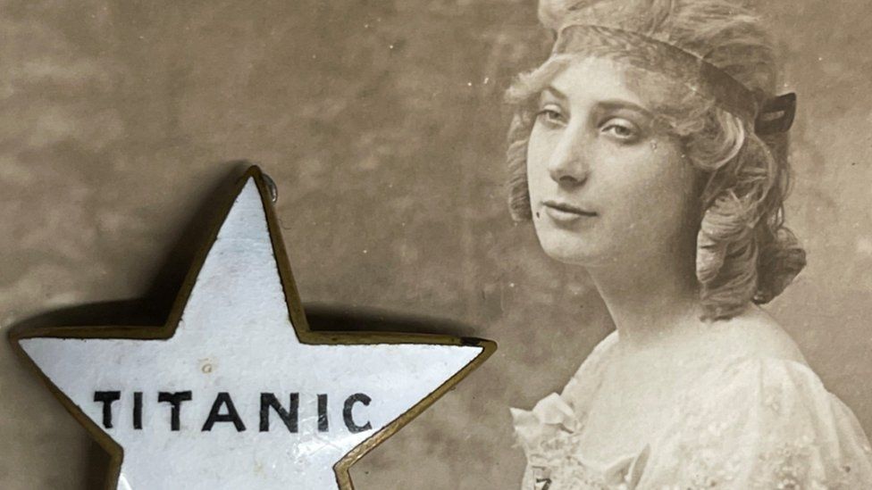 Roberta Maioni and the White Star badge given to her by a Titanic steward