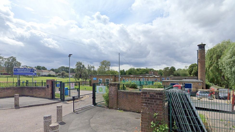 Leicester schools disrupted over concrete panel safety fears BBC