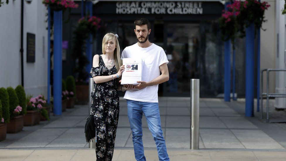 Charlie Gard's parents stand outside great ormond street hospital