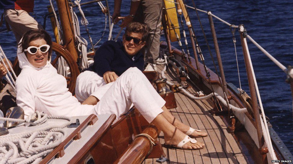 Джеки Кеннеди и ее муж Джон Кеннеди на яхте