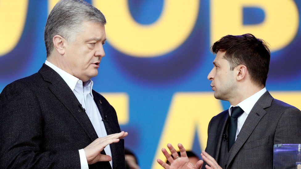 Rival candidates: Petro Poroshenko (L) and Volodymyr Zelensky