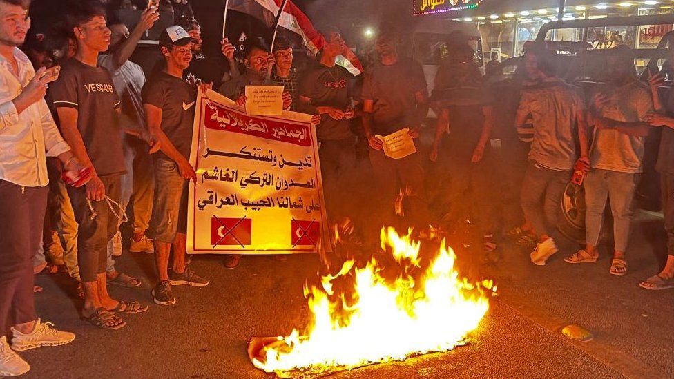 Iraqis burn Turkish flag in Karbala