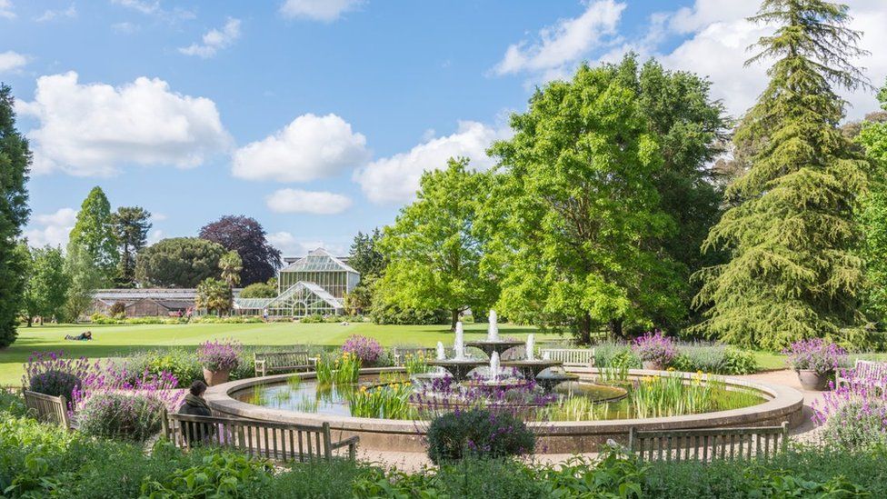 Fountain at Cambridge University Botanic Garden