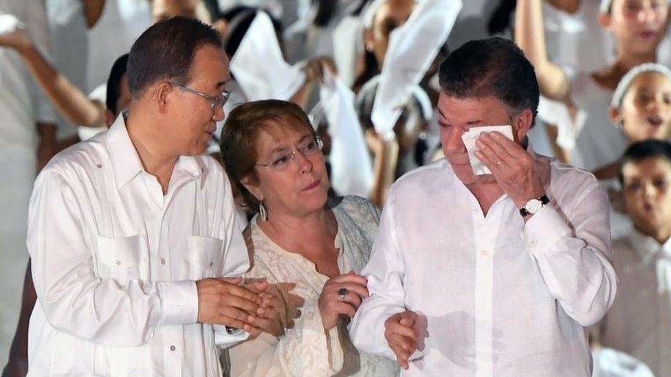 UN Secretary General Ban Ki-moon (L) and Chilean President Michelle Bachelet (C) look at Colombian President Juan Manuel Santos at the end of the signing ceremony of a historic peace agreement between the Colombian government and the Revolutionary Armed Forces of Colombia (FARC), in Cartagena, Colombia, on September 26, 2016
