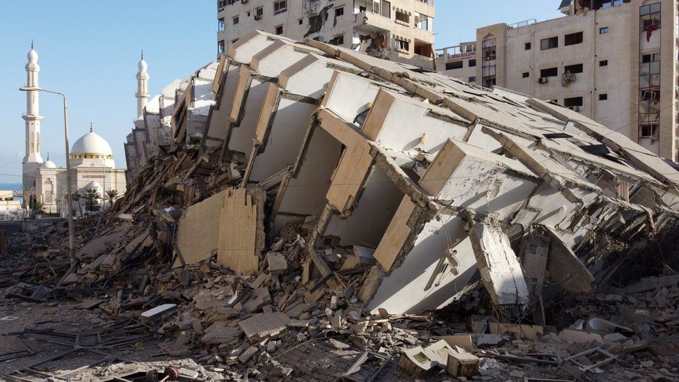 Remains of the Hanadi tower in Gaza City following its destruction in an Israeli air strike (12 May 2021)