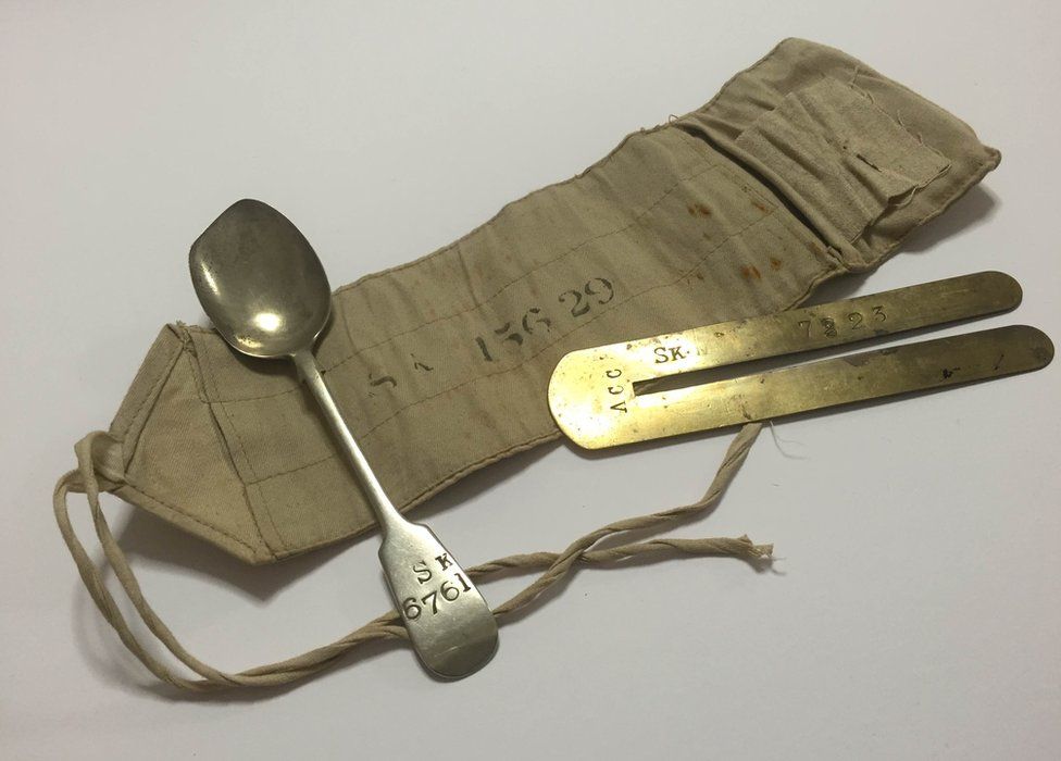 A spoon, "button stick" for polishing buttons without getting polish on the jacket and a "hussif" housewife (sewing kit)