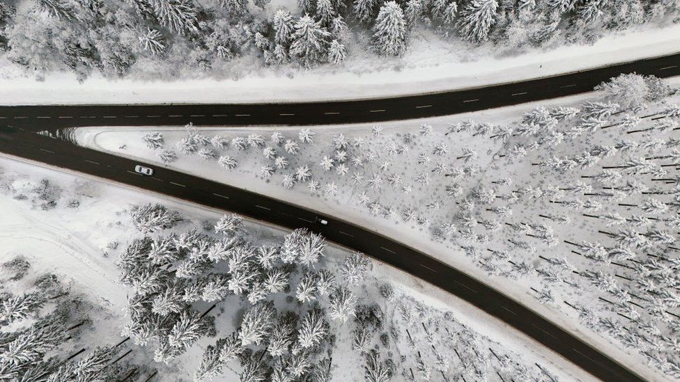 Snowy scenes and freezing temperatures across UK and Europe - BBC Newsround