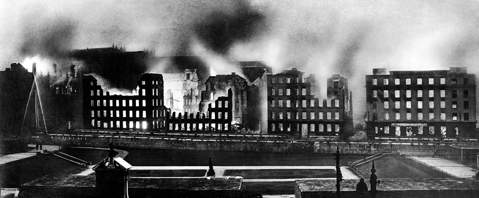 Buildings in Manchester Piccadilly on fire after German air raids, 1940