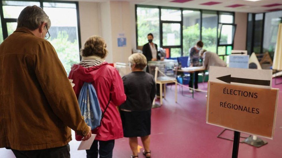 Voters in Vélizy-Villacoublay, a Paris suburb, 27 Jun 21