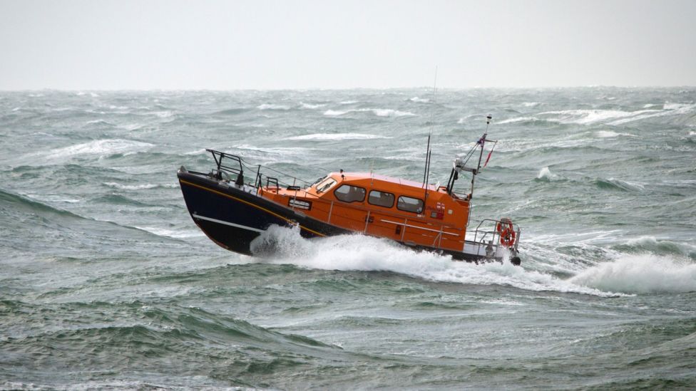 First shout for Leverburgh RNLI's new lifeboat - BBC News