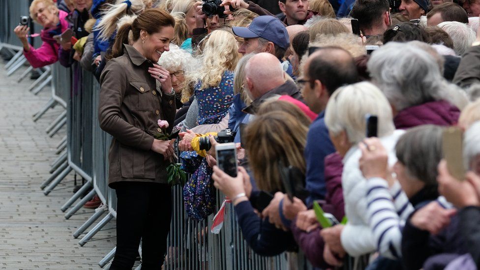 Crowd greeting the Duchess of Cambridge