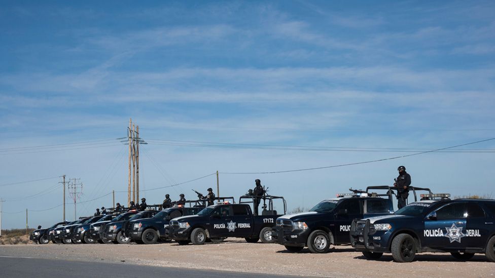 Federal police cars line up near Samalayuca, near Ciudad Juárez