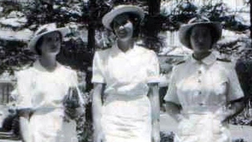 Marjorie Lamb and fellow officers in Egypt