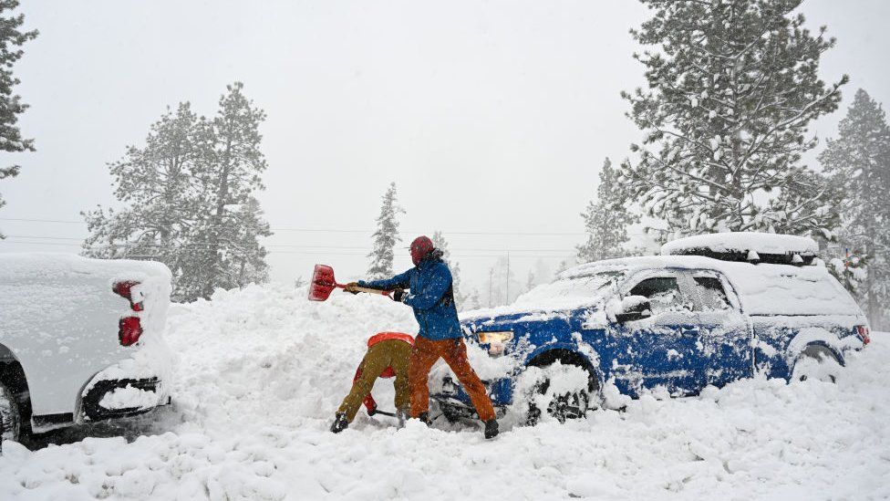 Biggest snowstorm of the season to hit California mountains - BBC News