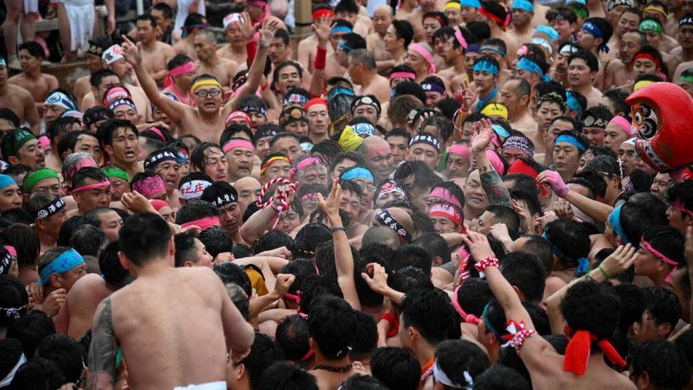 写真 festival naked girl Women participate for the first time in Japan's 1,250-year-old 'Naked  festival'