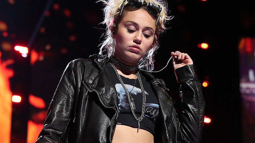 Disney Lesbian Porn Miley Cyrus - Miley Cyrus: I don't feel straight and I don't feel gay - BBC News