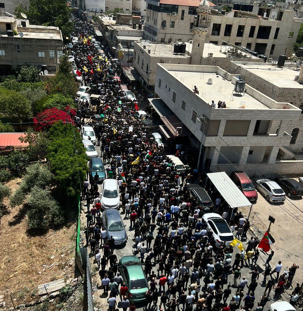 Funeral por los palestinos muertos en la operación militar israelí en el campo de refugiados de Yenín, en la Cisjordania ocupada (5 de julio de 2023)