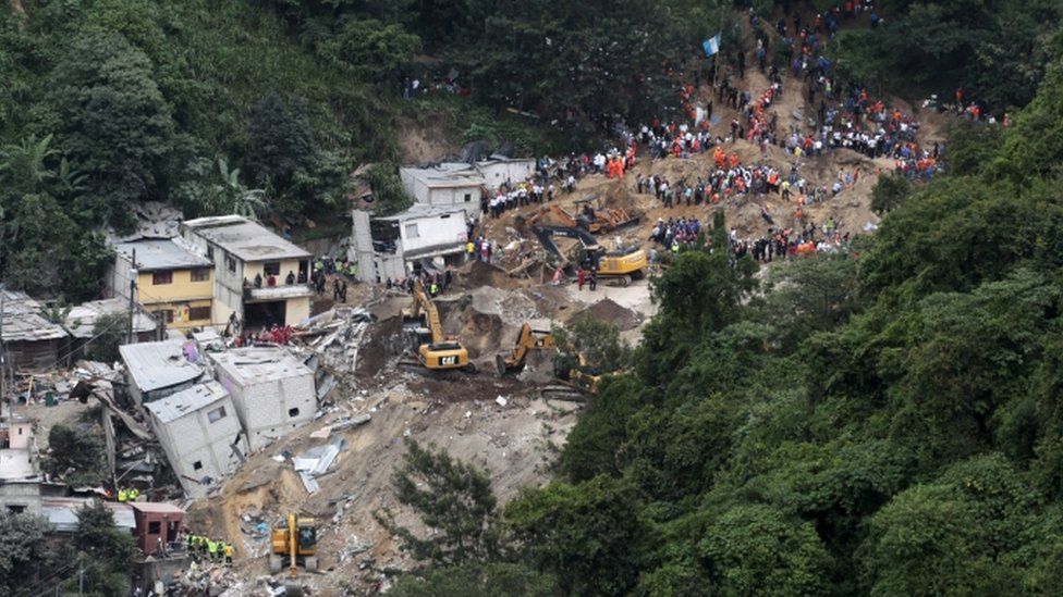 A general view of the mudslide in Santa Catarina Pinula, on the outskirts of Guatemala City, October 3, 2015.