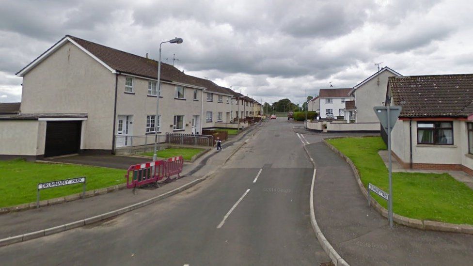 Castlederg: Man's leg broken during aggravated burglary - BBC News