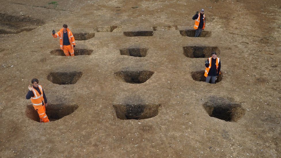 Tye Green, Cressing, early Roman granary with archaeologists