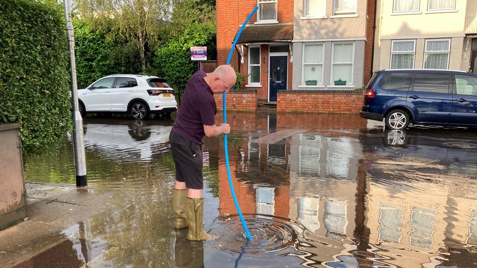 Bedford roads flooded after heavy downpour BBC News