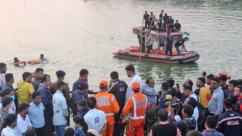 Picture of firefighters and a boat during rescue operation