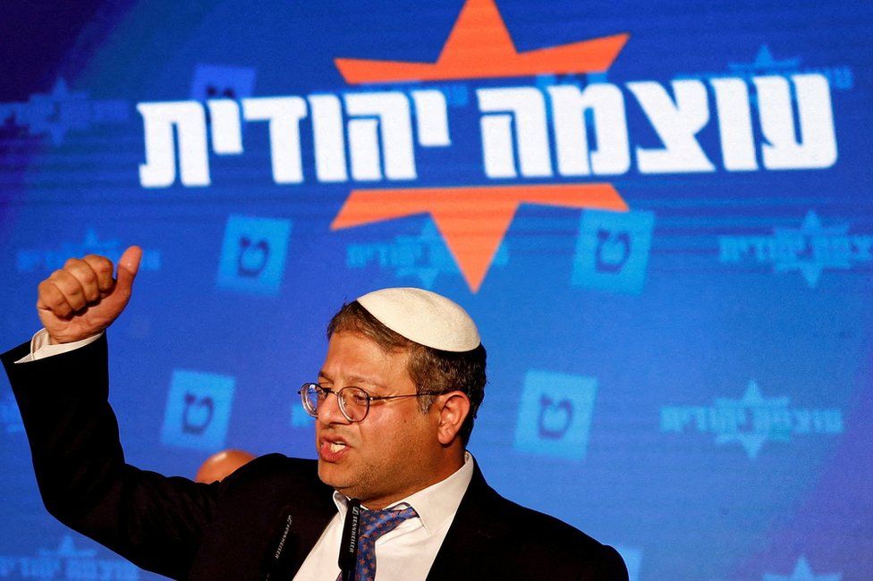 Архивное фото, на котором лидер партии «Оцма Йехудит» («Еврейская сила») Итамар Бен-Гвир выступает в штаб-квартире своей партии в ночь выборов в Иерусалиме (2 ноября 2022 г.)