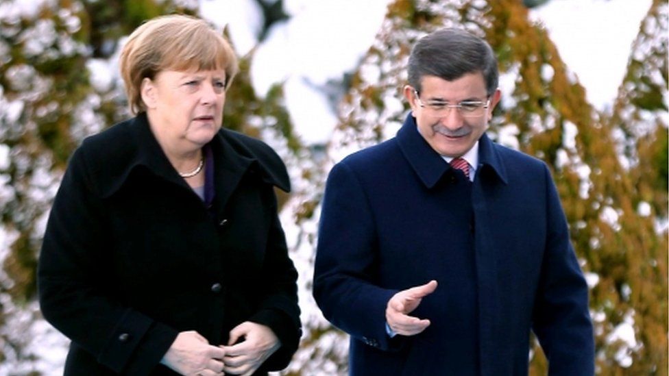 German Chancellor Angela Merkel (L) and Turkish Prime Minister Ahmet Davutoglu