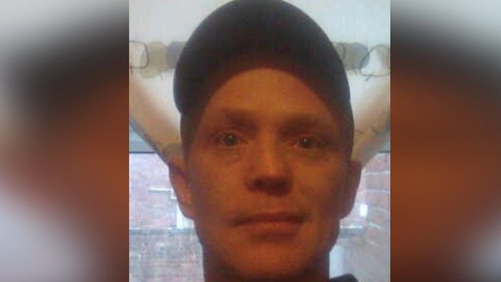 Tribute to Sunderland football fan killed in Consett crash - BBC News