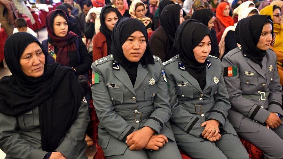 Афганистан недавно пообещал удвоить число женщин в полиции