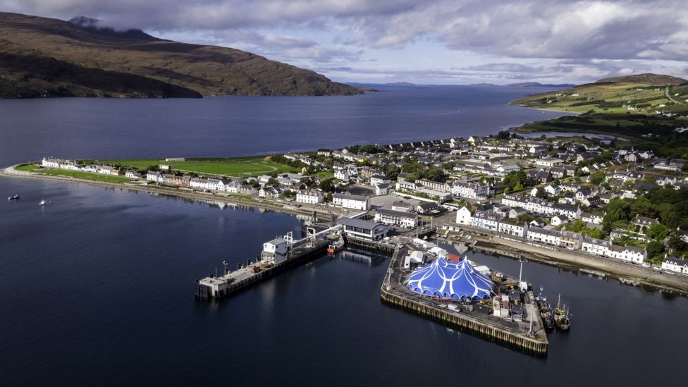 Ullapool's last Loopallu music festival held - BBC News