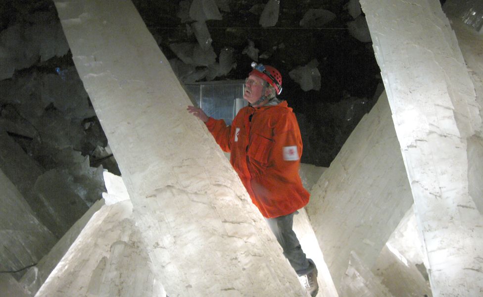 naica-s-crystal-caves-hold-long-dormant-life-bbc-news