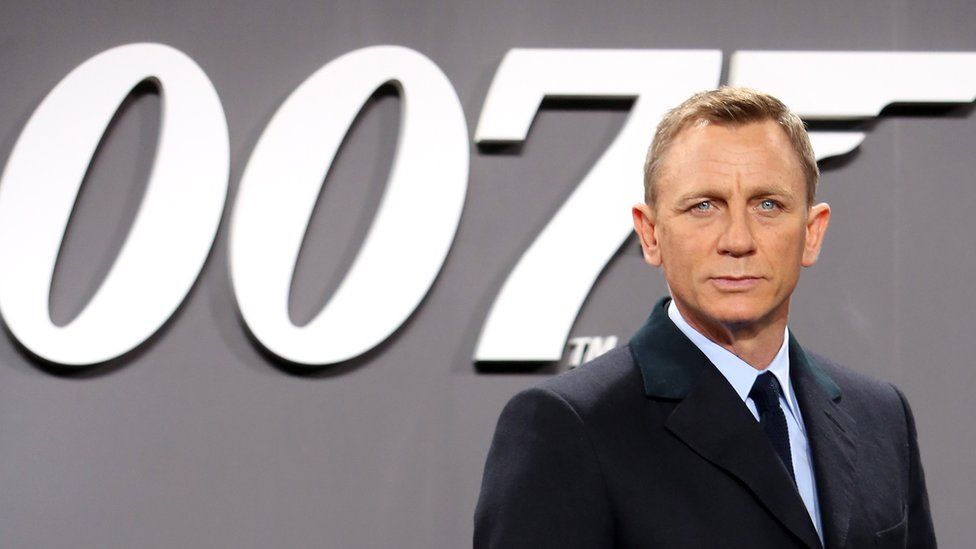 Daniel Craig attends the German premiere of the new James Bond movie 'Spectre'