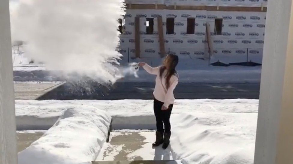 boiling water freezes as it is thrown in Chicago