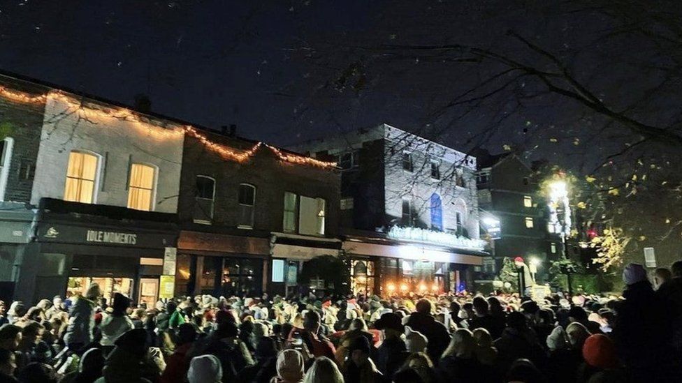 Columbia Road carols 2022