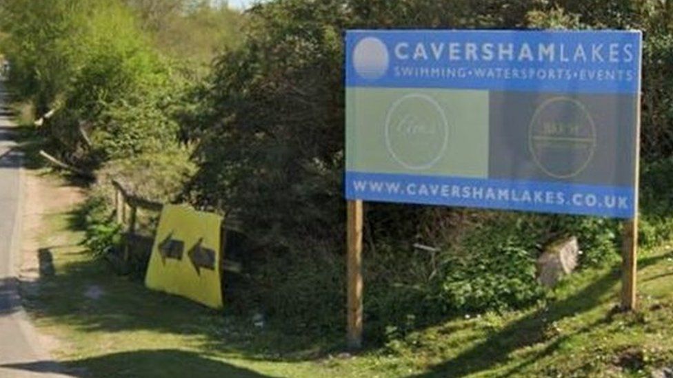 Caversham Lakes, Henley Road