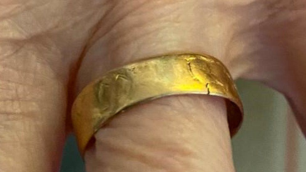 Wedding ring lost for 30 years: Widow reunited with gold band